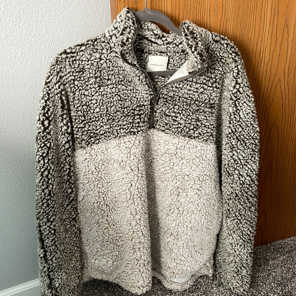 Thread & Supply Large Sherpa. Off white and green/gray